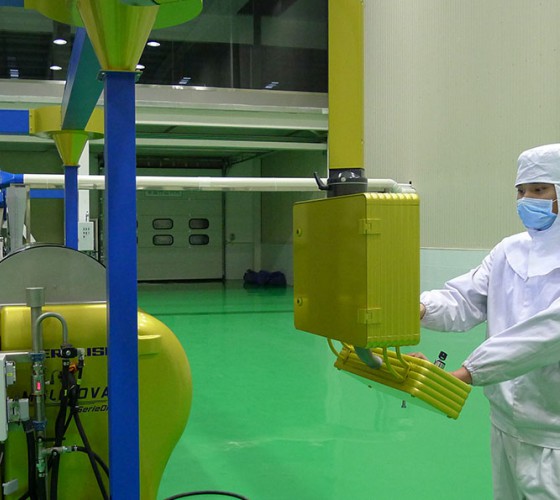 公司擁有三條原裝進(jìn)口冷榨橄欖油加工生產(chǎn)線(xiàn)，兩條德國(guó)福樂(lè)偉和一條意大利貝亞雷斯單一品種生產(chǎn)線(xiàn)，日加工鮮果能力達(dá)560噸，通過(guò)低溫純物理冷榨最大..