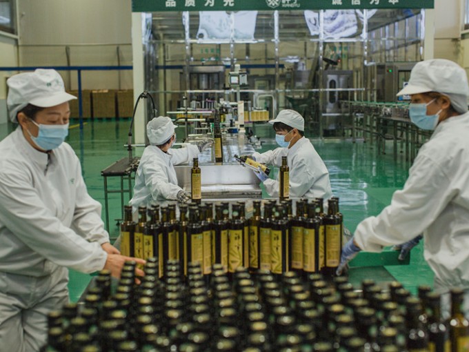 大家都知道，每一滴醇香的祥宇莊園橄欖油，都源自一顆顆小小的油橄欖果實(shí)。今天，就讓..